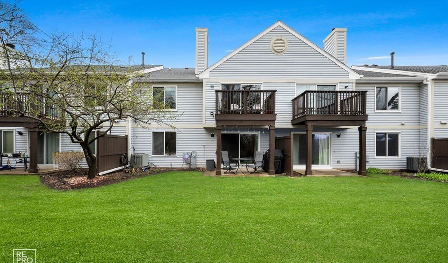 2696 S Embers Ln, Arlington Heights, IL 60005 - 3 Beds, 2 Bath