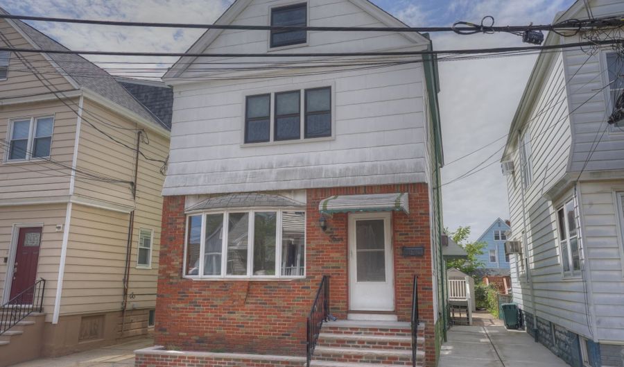 4 OBRIEN Ct, Bayonne, NJ 07002 - 3 Beds, 2 Bath