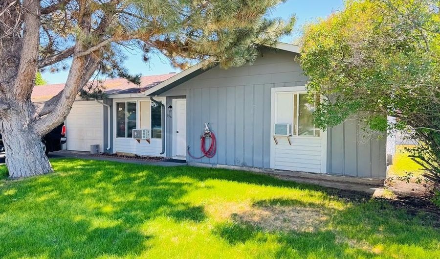 696 Lilac St, Blackfoot, ID 83221 - 5 Beds, 2 Bath