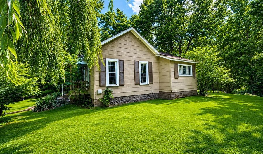 137 Park Ave, Allegan, MI 49010 - 3 Beds, 1 Bath