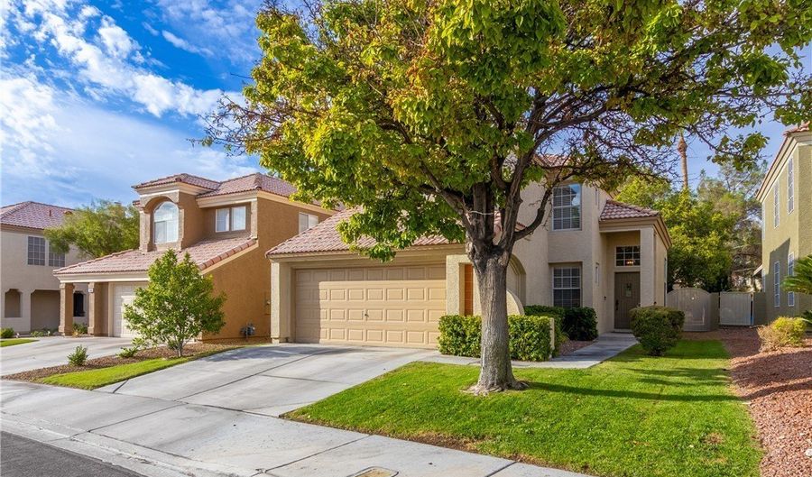 9573 World Cup Dr, Las Vegas, NV 89117 - 4 Beds, 3 Bath