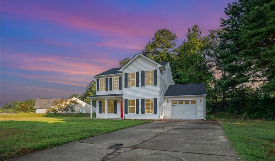 658 Hunters Ln, Anderson, SC 29625 - 3 Beds, 3 Bath