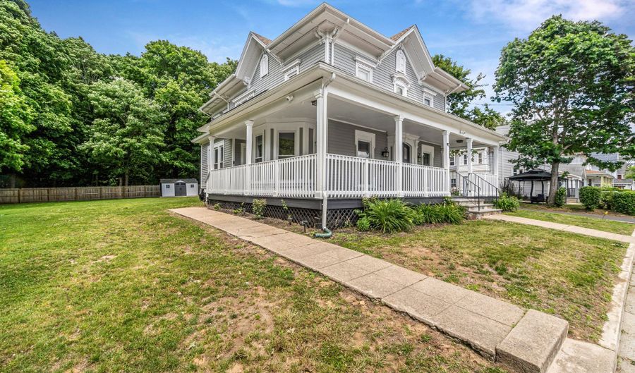 19 Lester St, Ansonia, CT 06401 - 5 Beds, 4 Bath