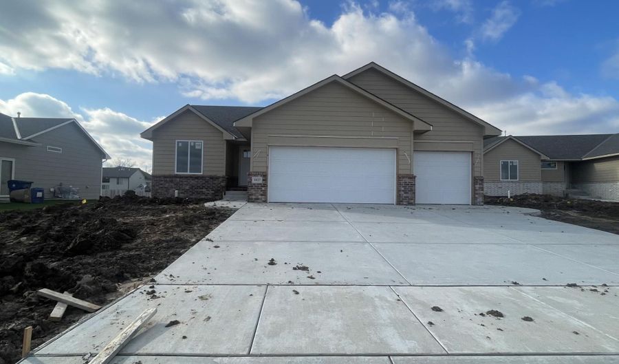 1627 N Wildflower Ct, Andover, KS 67002 - 4 Beds, 3 Bath