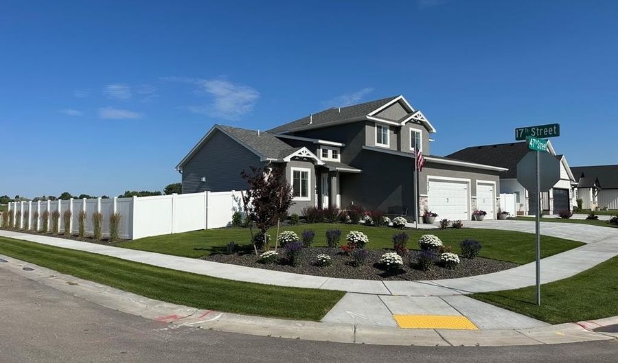 1572 47th St, Ammon, ID 83401 - 5 Beds, 4 Bath