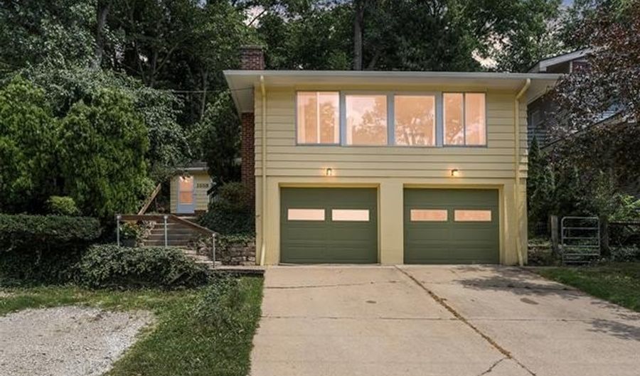 1558 1560 W Jones Dr SW, Ann Arbor, MI 48105 - 0 Beds, 2 Bath
