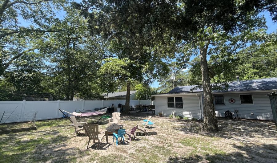 204 2nd St, Barnegat, NJ 08005 - 3 Beds, 1 Bath