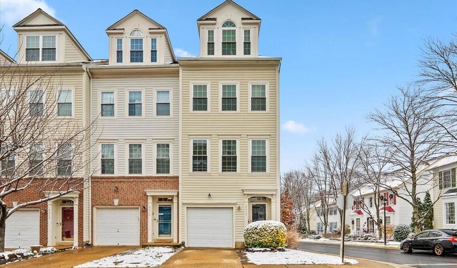 5317 CHIEFTAIN Cir, Alexandria, VA 22312 - 3 Beds, 4 Bath