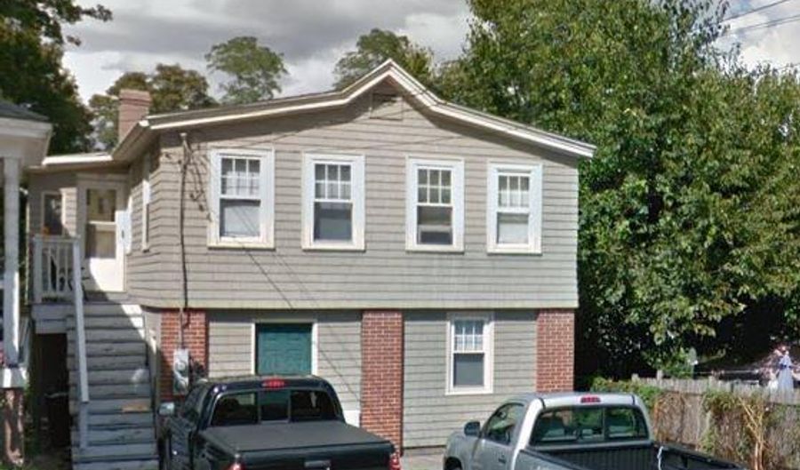 72 Long St 2, East Greenwich, RI 02818 - 2 Beds, 1 Bath