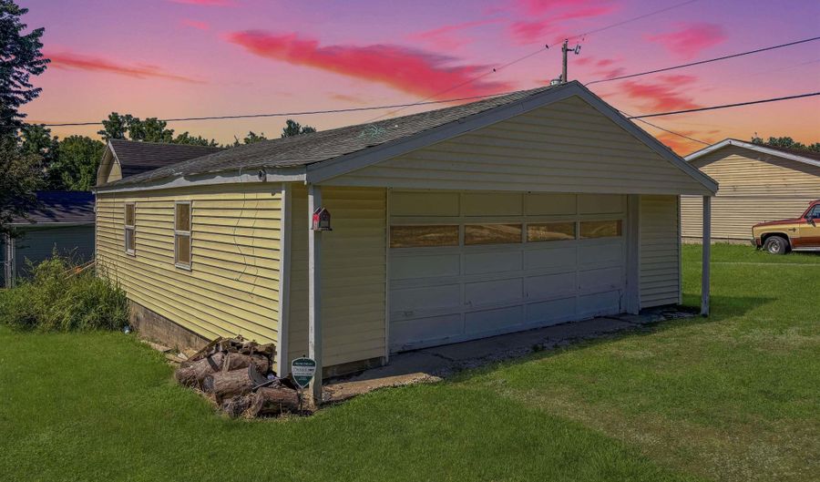 2003 F St, Bedford, IN 47421 - 4 Beds, 2 Bath