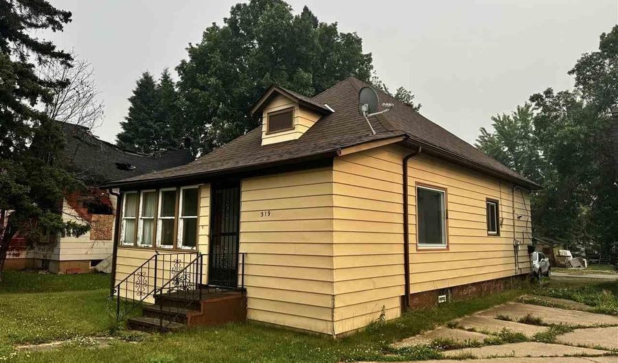 319 W 3rd Ave N, Aurora, MN 55705 - 2 Beds, 1 Bath