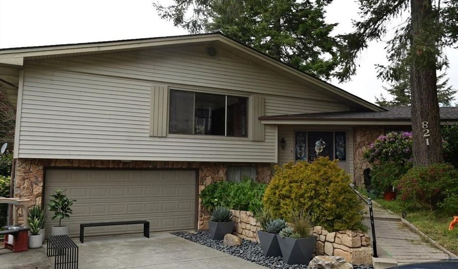 821 PARADISE Ln, Brookings, OR 97415 - 4 Beds, 4 Bath