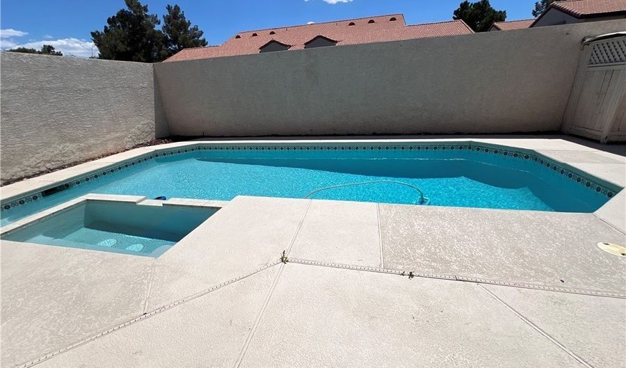8901 Clear Blue Dr, Las Vegas, NV 89117 - 3 Beds, 2 Bath