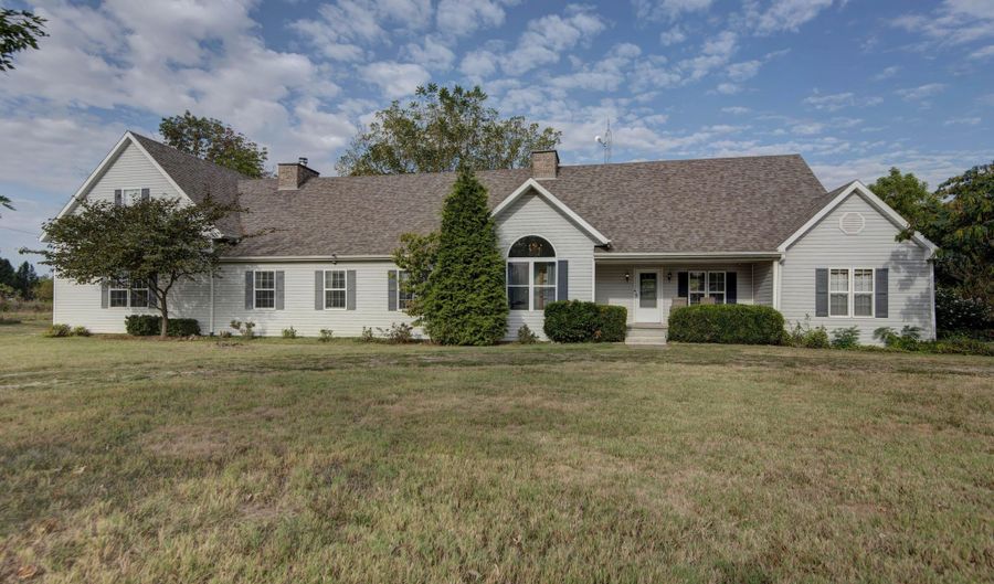 21207 Lawrence 1230, Aurora, MO 65605 - 3 Beds, 5 Bath