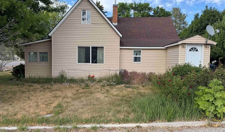 753 Fort Hall, American Falls, ID 83211 - 2 Beds, 1 Bath