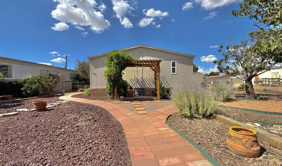 912 W MAPLE Ave, Bloomfield, NM 87413 - 3 Beds, 2 Bath