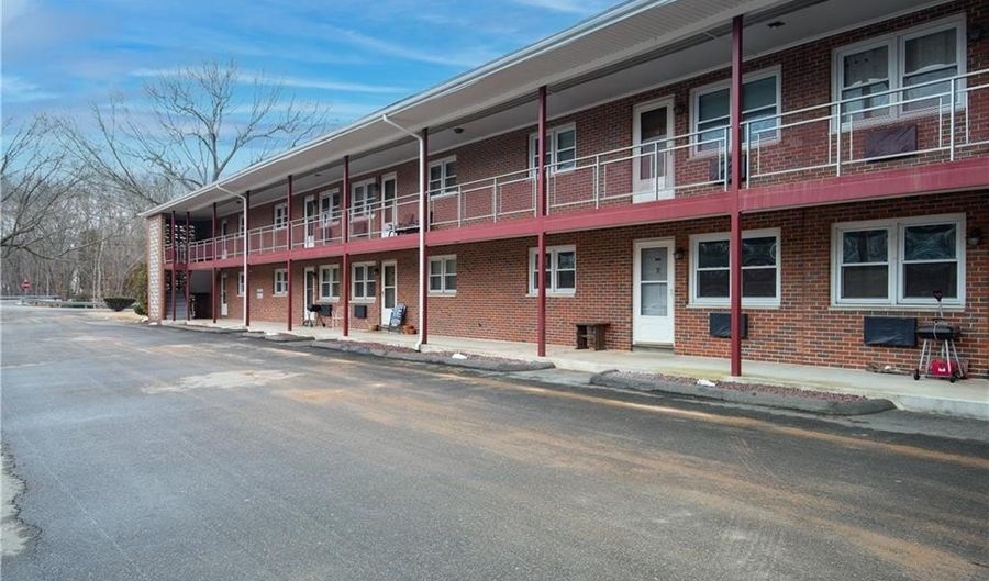 136 Liberty St, Clinton, CT 06413 - 1 Beds, 1 Bath