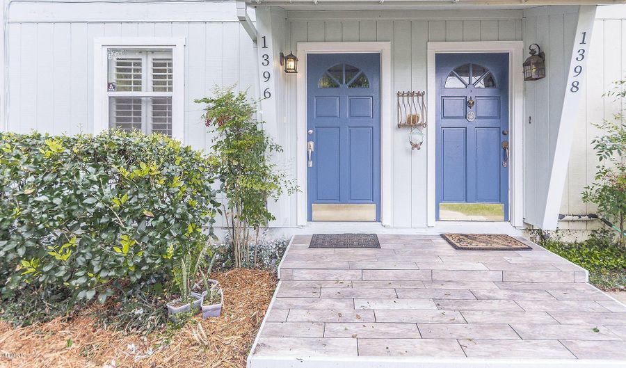 1396 MAIN St, Atlantic Beach, FL 32233 - 2 Beds, 2 Bath
