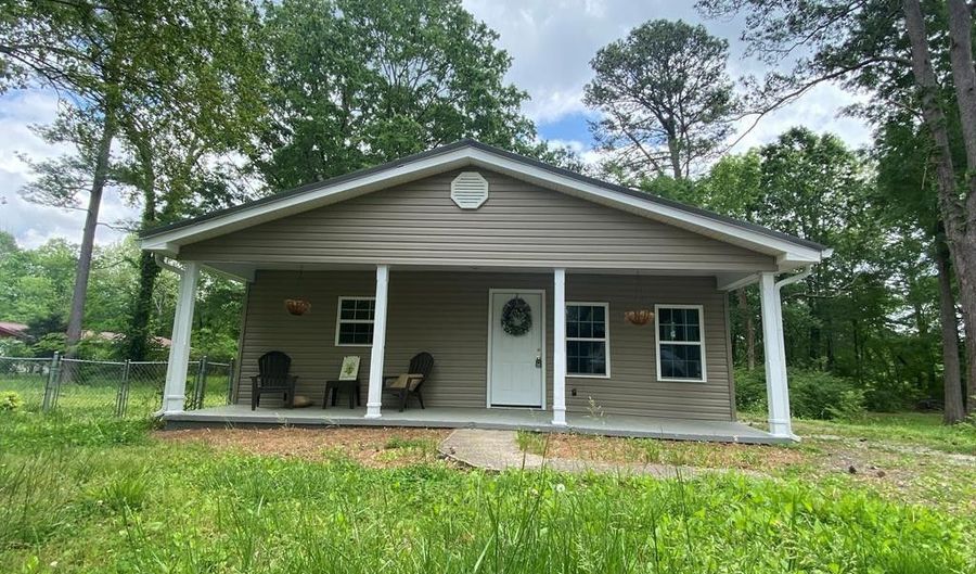 107 S Lakeshore Dr, Tunnel Hill, GA 30755 - 3 Beds, 2 Bath