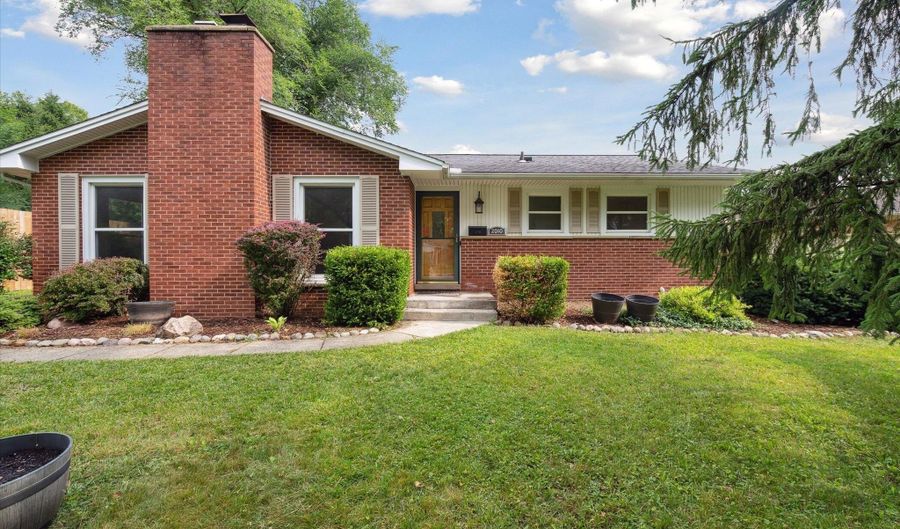 2010 Brampton Ct Ct, Ann Arbor, MI 48103 - 3 Beds, 2 Bath