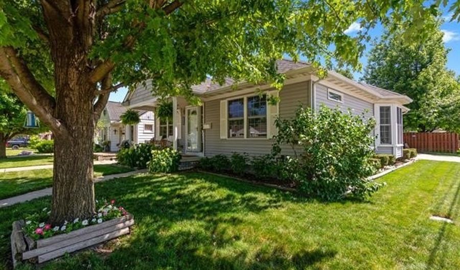 17301 Arlington Ave, Allen Park, MI 48101 - 3 Beds, 3 Bath