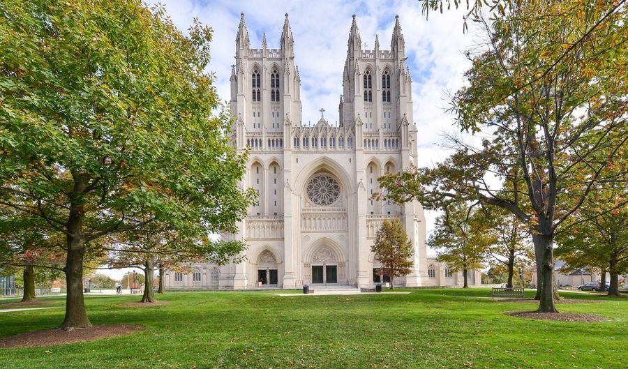 2901 NEWARK St NW, Washington, DC 20008 - 2 Beds, 3 Bath