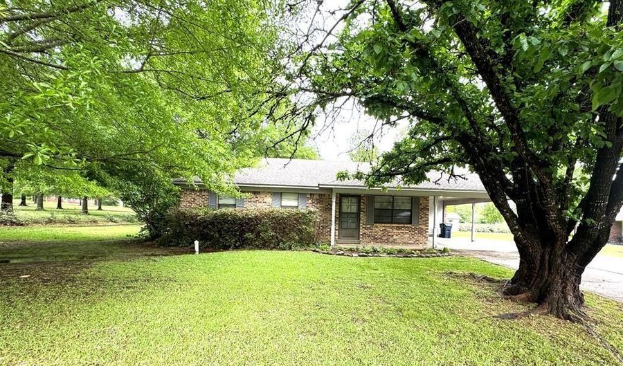 108 Arthur St, Bruce, MS 38915 - 3 Beds, 2 Bath