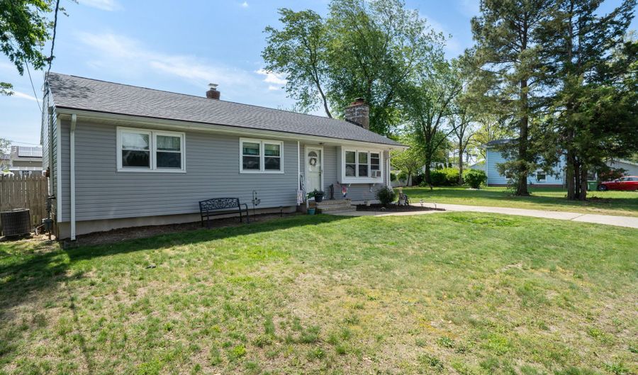 837 Cable Ave, Beachwood, NJ 08722 - 3 Beds, 1 Bath