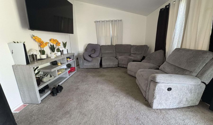 660 N Kentucky Ave, Atlantic City, NJ 08401 - 4 Beds, 2 Bath
