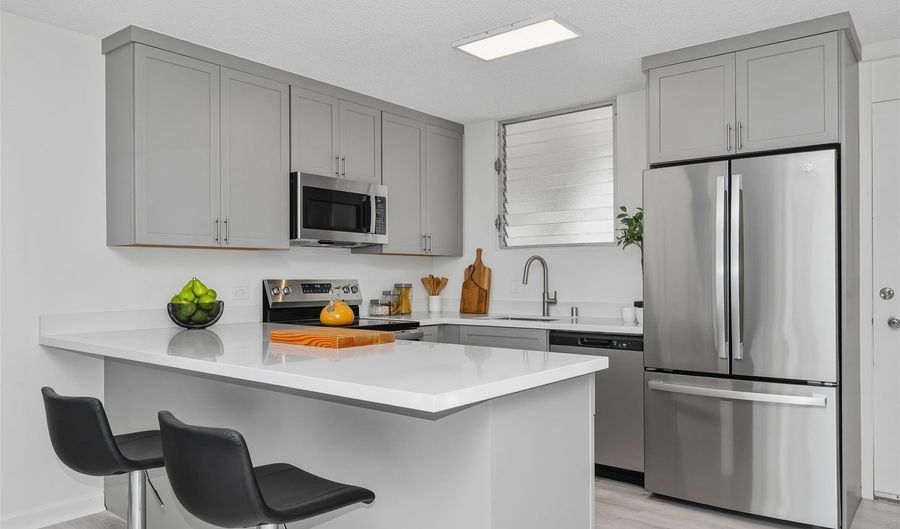 1018 Lunalilo St 102, Honolulu, HI 96822 - 2 Beds, 2 Bath