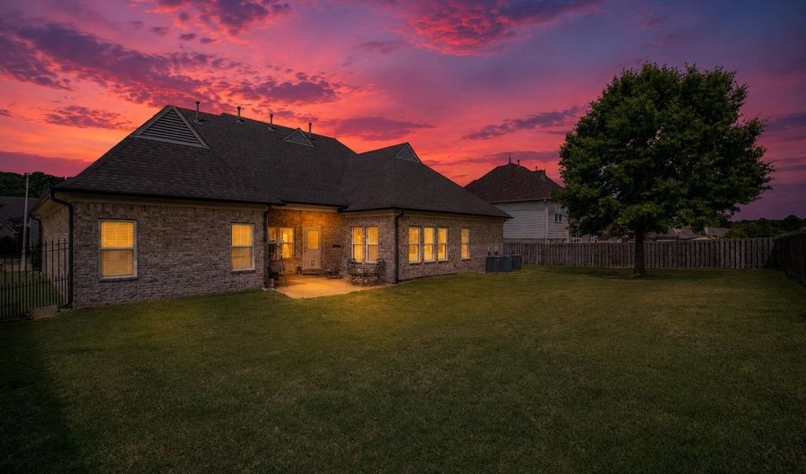 8777 BRUNSWICK FARMS Dr, Bartlett, TN 38002 - 5 Beds, 4 Bath