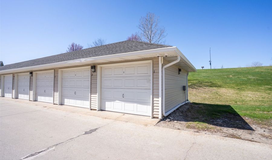 1735 34th Ave SW 1, Altoona, IA 50009 - 3 Beds, 2 Bath