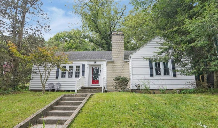 165 Grosvenor St, Athens, OH 45701 - 2 Beds, 1 Bath