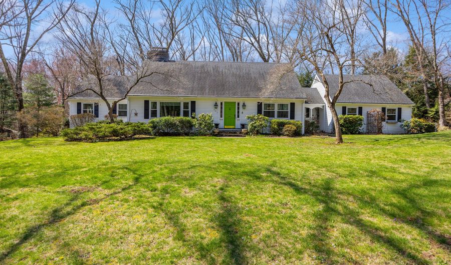 303 Beacon Hill Dr, Cheshire, CT 06410 - 4 Beds, 4 Bath
