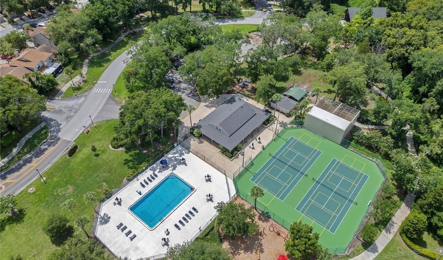 651 OAK HOLLOW Way, Altamonte Springs, FL 32714 - 4 Beds, 2 Bath