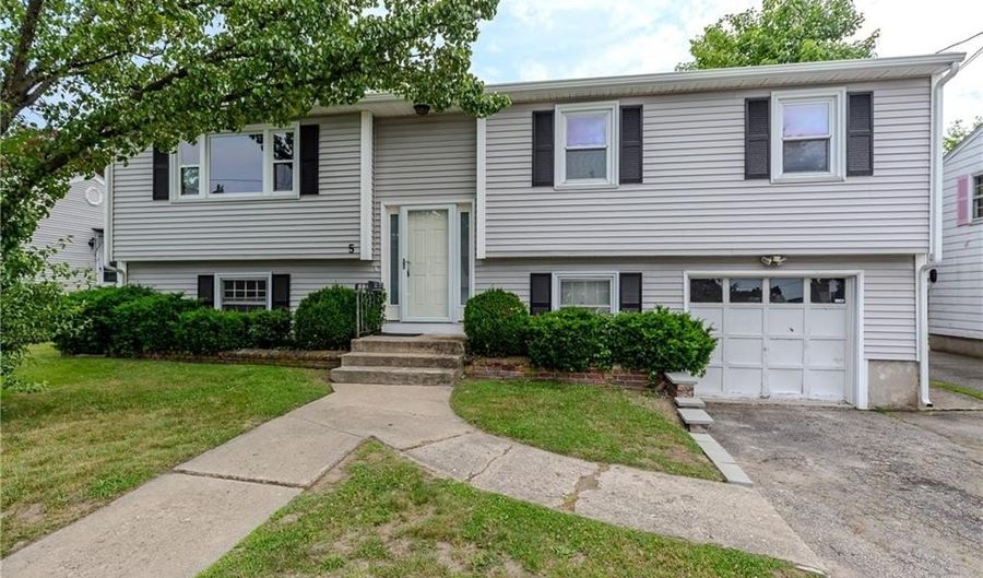 5 Standish Ave, North Providence, RI 02911 - 3 Beds, 2 Bath