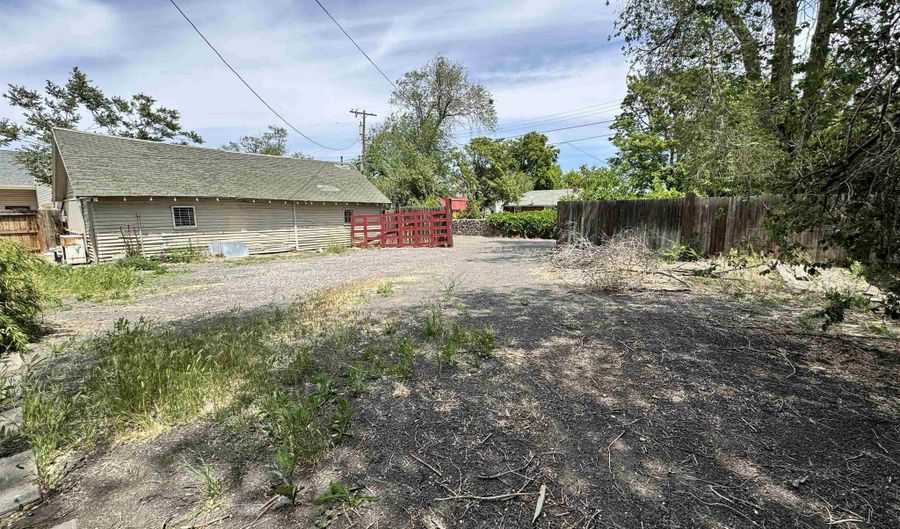 120 9th Ave N, Buhl, ID 83316 - 6 Beds, 2 Bath