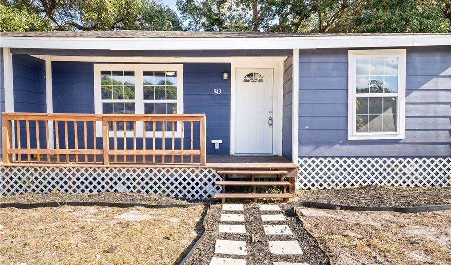 943 S Whitney St, Aransas Pass, TX 78336 - 3 Beds, 2 Bath