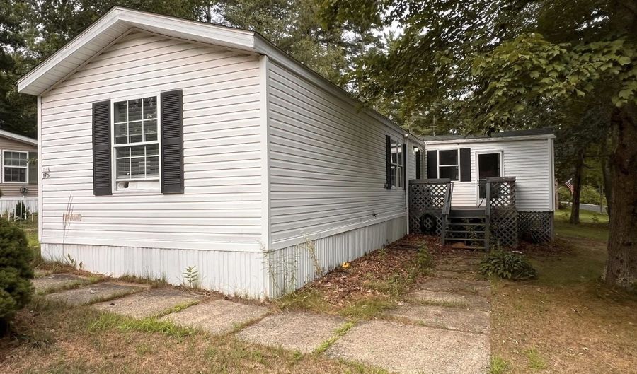 175 Roberts Rd, Barrington, NH 03825 - 2 Beds, 2 Bath