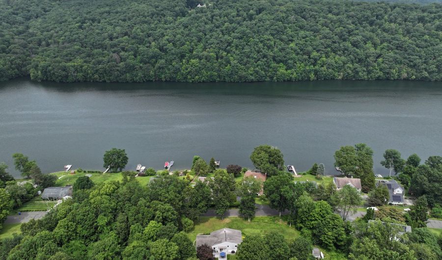 21 Lillinonah Dr, Brookfield, CT 06804 - 5 Beds, 3 Bath