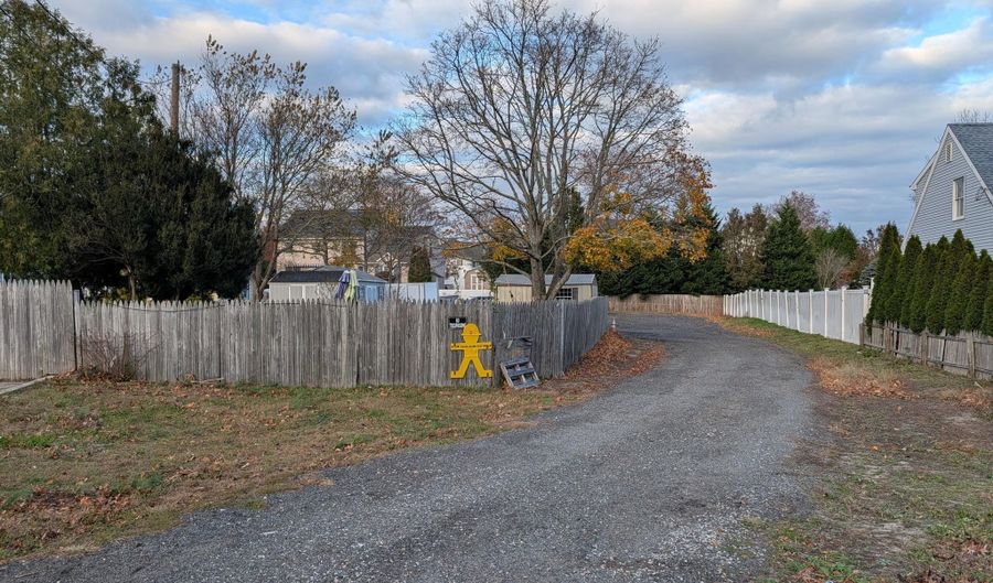 23 Butler Blvd, Bayville, NJ 08721 - 3 Beds, 2 Bath