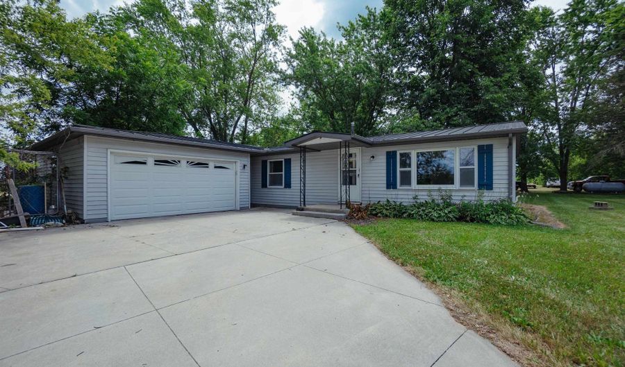 7888 NENNO Rd, Allenton, WI 53002 - 2 Beds, 1 Bath