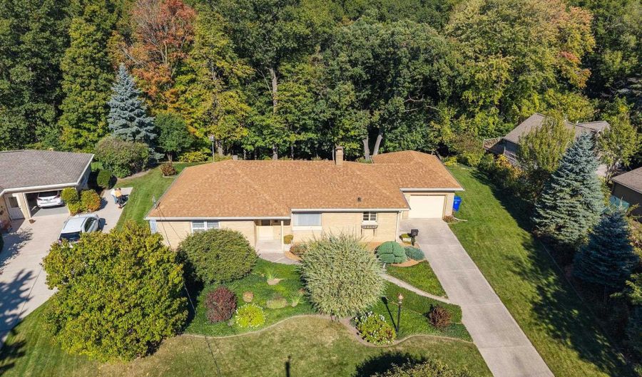 32 GARDEN Ct, Appleton, WI 54915 - 2 Beds, 1 Bath