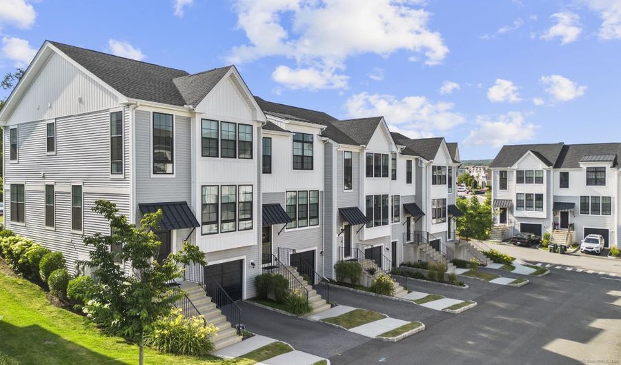 5 W Cross Trl 5, Danbury, CT 06810 - 3 Beds, 4 Bath