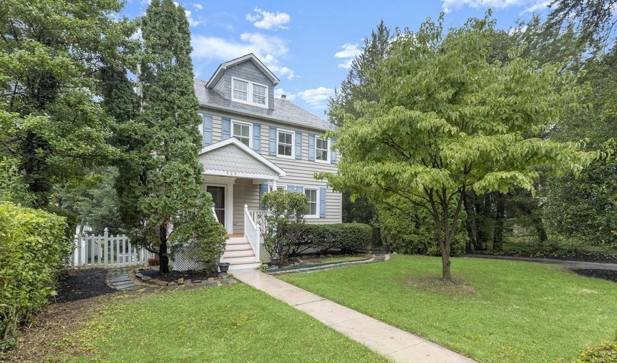 923 ARRAN Rd, Baltimore, MD 21239 - 4 Beds, 5 Bath
