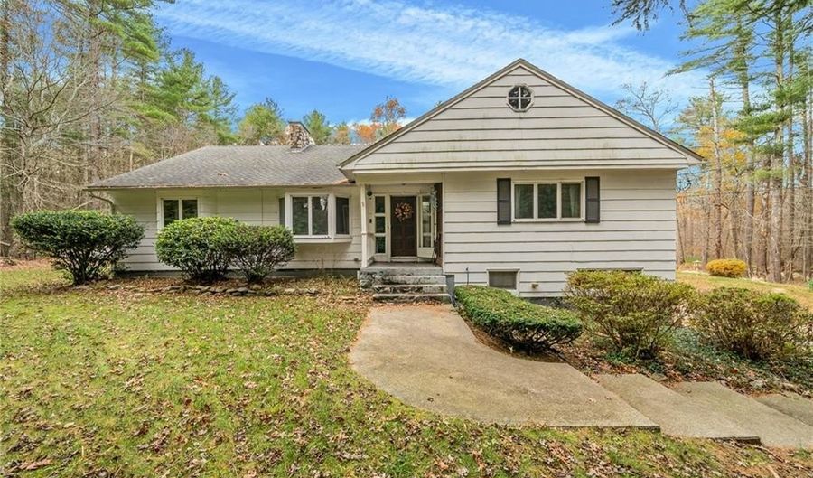 980 Plainfield Pike, Coventry, RI 02827 - 3 Beds, 2 Bath