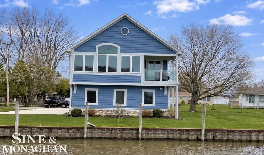 113 Roselawn St, Algonac, MI 48001 - 3 Beds, 2 Bath
