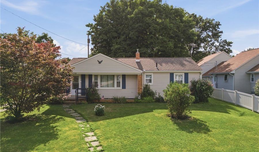 1539 Parkway Blvd, Alliance, OH 44601 - 2 Beds, 2 Bath
