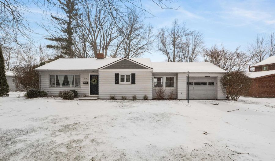 816 E 1st St, Auburn, IN 46706 - 3 Beds, 1 Bath