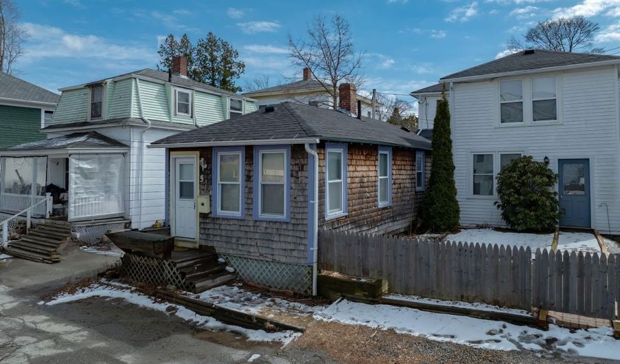 5 Bowles Ave, Bar Harbor, ME 04609 - 1 Beds, 1 Bath
